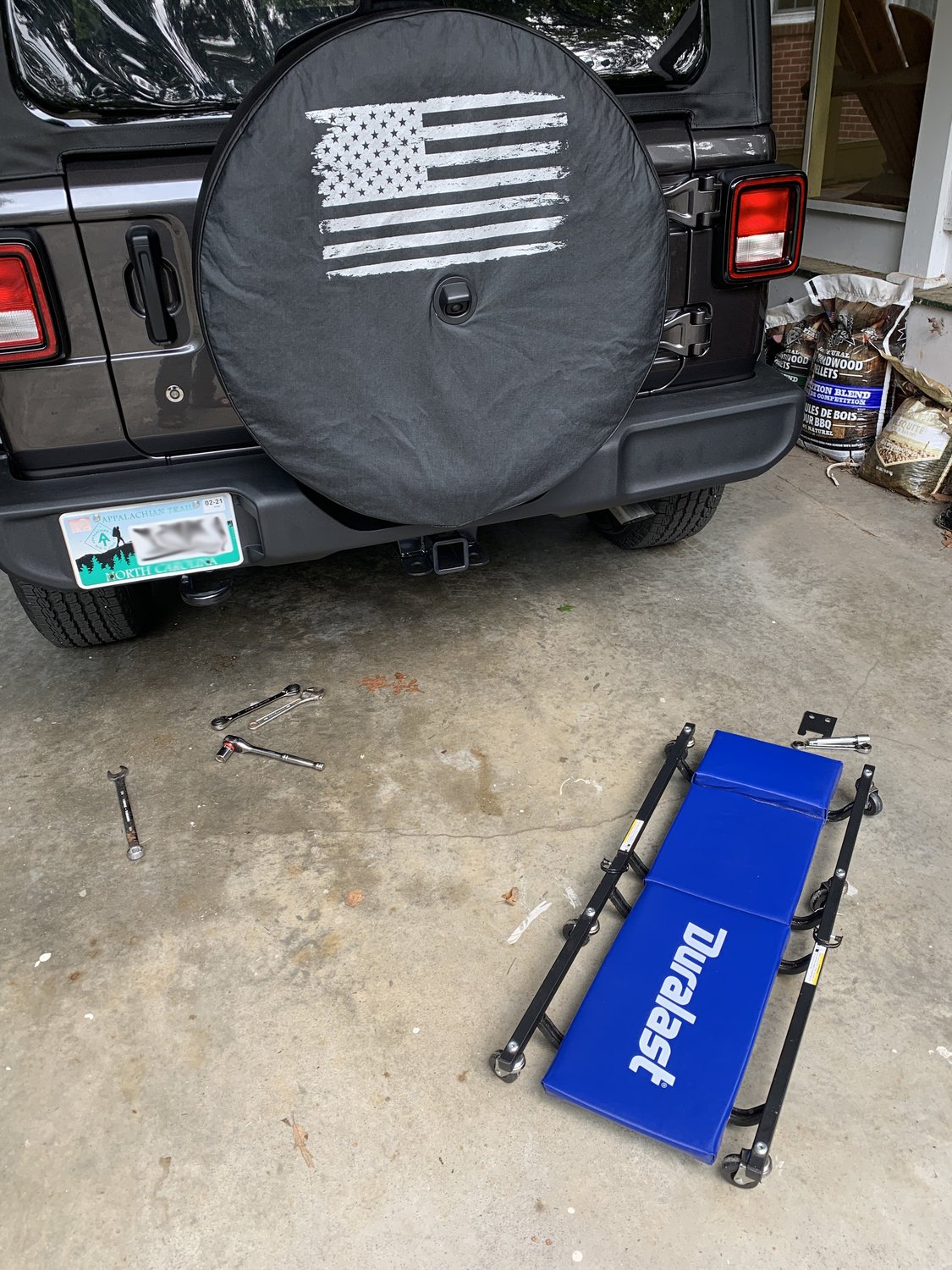 Quadratec Premium 2" Receiver Hitch for 1824 Jeep Wrangler JL Quadratec